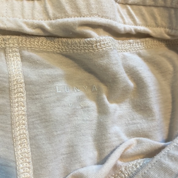 Lunya off white sleep shorts M - Picture 2 of 4